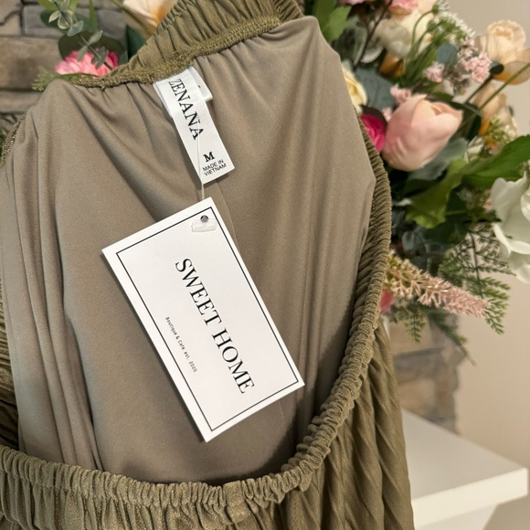 NEW WITH TAGS Zenana Sybil flowy woven pants, Size Medium - Picture 3 of 6